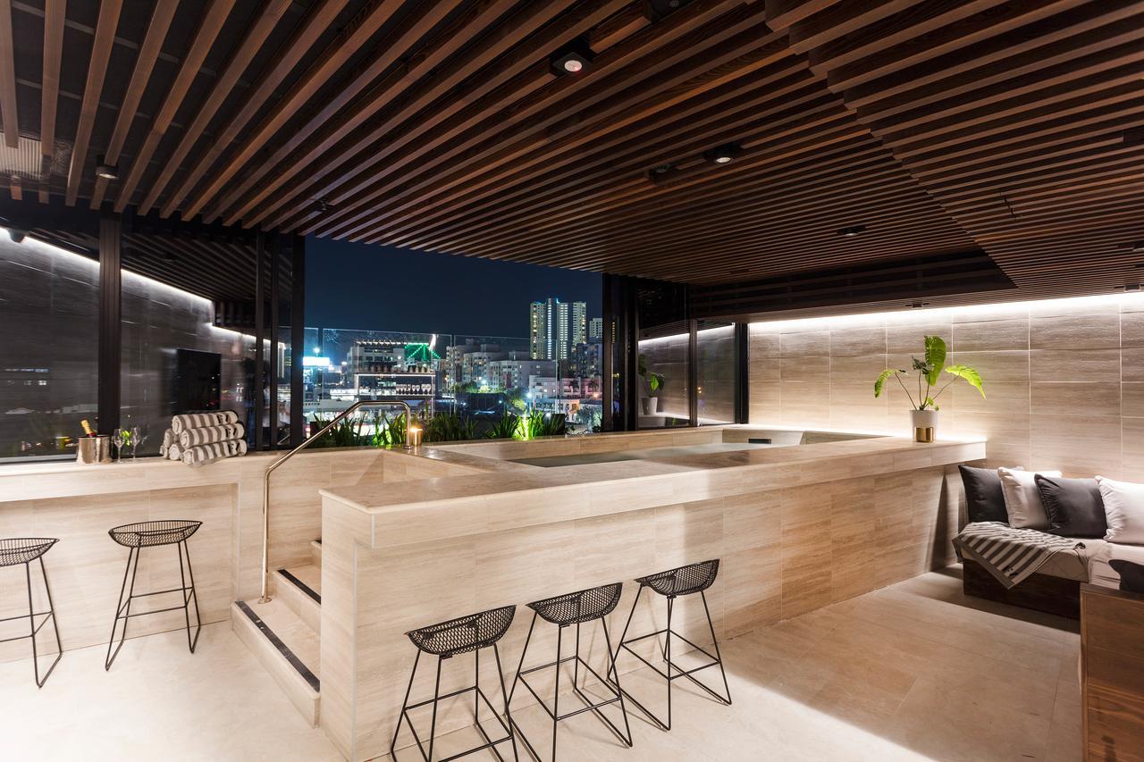 Fv By Peppers Aparthotel Brisbane Exterior photo The Sky Bar