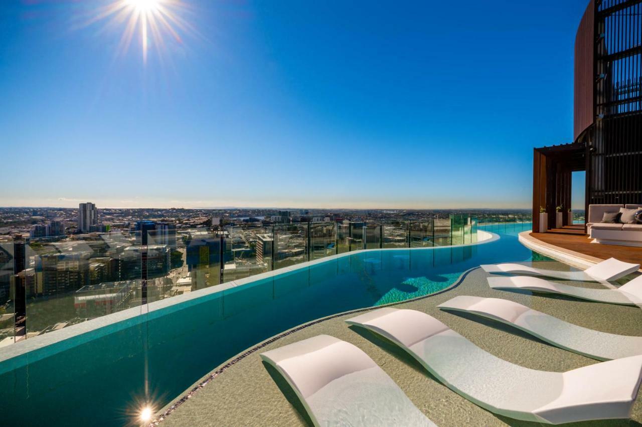 Fv By Peppers Aparthotel Brisbane Exterior photo Skyline pool